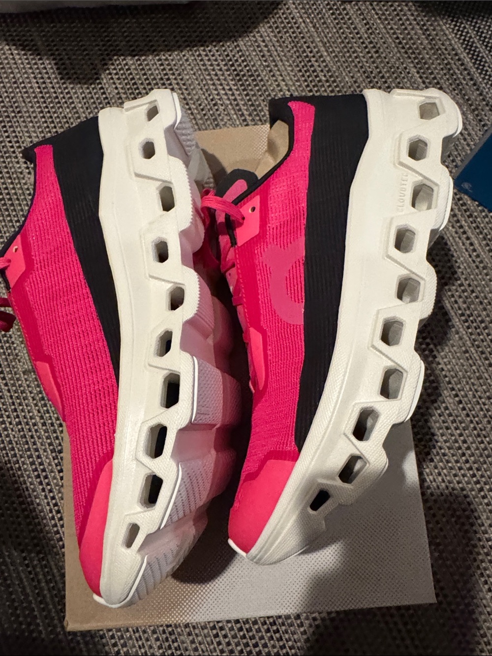 On Cloud-monster Void NWT Pink | Ivory limited edition cushioned iconic sneaker - Picture 12 of 13